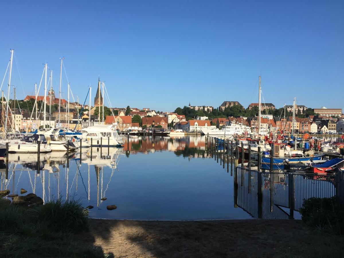 Zentrumsnahe Schoene Altbauwohnung Bis 4 Personen Flensburg Exterior photo